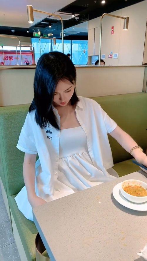 娱乐吃瓜酱白衣服,娱乐吃瓜酱带你揭秘娱乐圈幕后风云