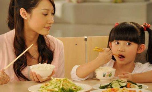 娱乐吃瓜君保姆带娃